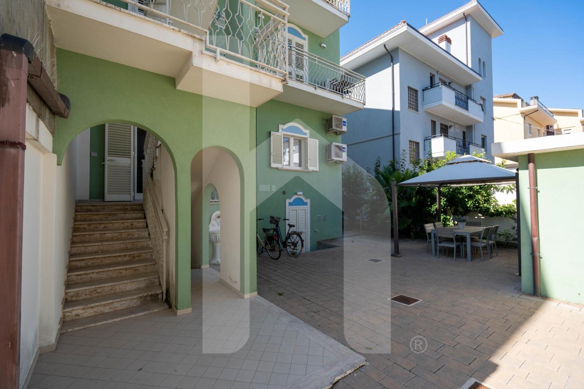 شقة Homiday - Residenza D'Annunzio بينيتو المظهر الخارجي الصورة